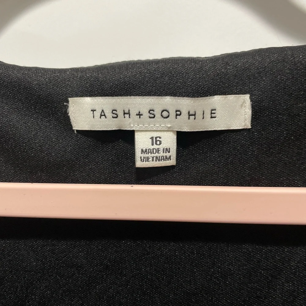 New Tash and Sophie Classic Black Midi Dress with V-Neck Size 16 - Picture 3 of 6